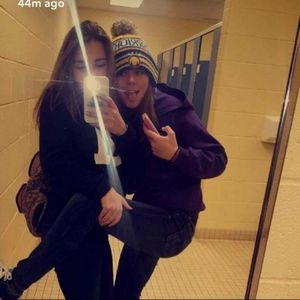 Meet your Posher, Hilary